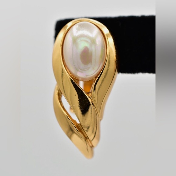 CHRISTIAN DIOR VINTAGE EARRING GOLD DROP, DUST BAG, RIBBON, ENV ,DIOR TISSUE - Picture 1 of 6